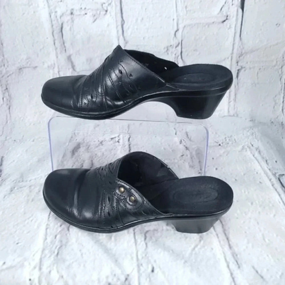 Clarks Bendable Womens Sz 9 Slip On Clogs Mules Black Leather Monochrome Classic - Picture 2 of 10